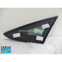 FORD FIESTA WS/WT - 1/2009 TO CURRENT - SEDAN/HATCH - DRIVER - RIGHT SIDE FRONT QUARTER GLASS - BLACK MOULD, ENCAPSULATED  - SOLAR GLASS - GREEN - NEW