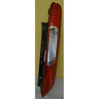 FORD FOCUS LS - 5DR HAT 1/05>7/07 DRIVERS-RIGHT SIDE TAIL LIGHT - CHIPPED (Genuine)