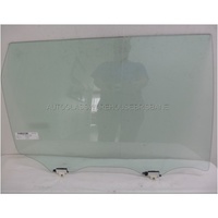 NISSAN X-TRAIL T32 - 3/2014 to 11/2022 - 5DR WAGON - RIGHT SIDE REAR DOOR GLASS - WITH FITTINGS - GREEN