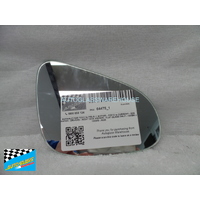 SUITABLE FOR TOYOTA PRIUS C NHP10R - 3/2012 to 1/2021 - 5DR HATCH - DRIVERS - RIGHT SIDE MIRROR - FLAT GLASS ONLY - 150MM x 186MM