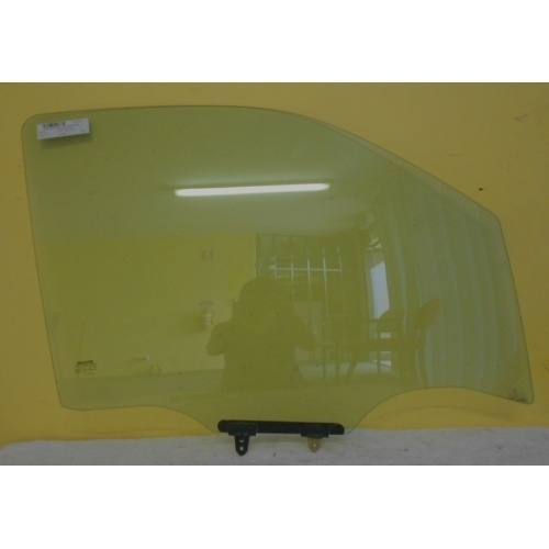 NISSAN NAVARA D40 - 12/2005 to 3/2015 - DUAL CAB - SPANISH BUILT - RIGHT SIDE FRONT DOOR GLASS - NEW