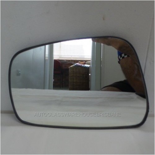 NISSAN NAVARA D40 - 12/2005 to 3/2015 - DUAL CAB - SPANISH BUILT - LEFT SIDE MIRROR - WITH BACKING PLATE (200w X 135) - (Second-hand)
