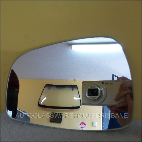 HYUNDAI i30 GD - 5/2012 to 6/2017 - 5DR HATCH - LEFT SIDE MIRROR (FLAT GLASS MIRROR ONLY) - 175MM WIDE X 123MM TALL - NEW
