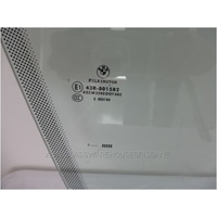 BMW 1 SERIES E88 - 5/2008 to 12/2013 - 2DR CONVERTIBLE - DRIVER - RIGHT SIDE FRONT DOOR GLASS - GREEN - (SECOND-HAND)