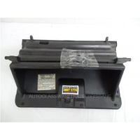 NISSAN SKYLINE R33 - 1/1993 to 1/1998 - 2DR COUPE - GLOVE BOX - 63500 15U00 - WITH PINS(2) - (Second-hand)