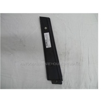 NISSAN SKYLINE R33 - 1/1993 to 1/1998 - 2DR COUPE - RIGHT SIDE FRONT PILLAR MOULD - 76890 22U00 - (Second-hand)