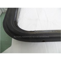 FORD ECONOVAN MAXI - 1984 TO 2006 - SWB/MWB/LWB -VAN - LEFT OR RIGHT MIDDLE SIDE  RUBBER (495H X 1056W)  - (Second-hand)