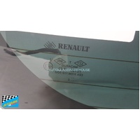 RENAULT CLIO X98 - 9/2013 to CURRENT - 5DR HATCH - REAR WINDSCREEN GLASS - GREEN WITH AERIAL (1 HOLE FOR WIPER) - (SECOND-HAND)