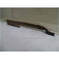 PEUGEOT 505 - 1/1980 to 1/1990 - 4DR SEDAN - RIGHT SIDE FRONT DOOR GLASS - 820 X 530 - (SECOND HAND)