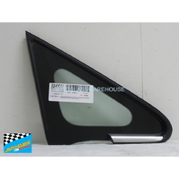 NISSAN TIIDA C11 - 2/2006 TO 12/2013 - 4DR SEDAN/5DR HATCH - DRIVERS - RIGHT SIDE FRONT QUARTER GLASS (CHROME IN MOULD) - (Second-hand)