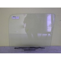 FORD F100 - 1973 TO 1981 - UTE - DRIVERS - RIGHT SIDE FRONT DOOR GLASS - CURVED - CLEAR (585w X 490h) - (Second-hand)