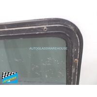 MITSUBISHI L300 SF SWB - 10/1986 TO 12/2013 - VAN - PASSENGERS - LEFT SIDE REAR FIXED GLASS - Kingsley - (Frame 870 x 475) - (SECOND-HAND)