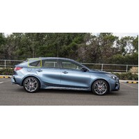 KIA CERATO BD - 6/2018 TO CURRENT - HATCH - DRIVERS - RIGHT SIDE REAR OPERA GLASS - ENCAPSULATED - GREEN - (SECOND-HAND)