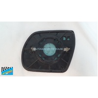 HYUNDAI SANTA FE CM (2) - 5/2006 TO 08/2012 - 5DR WAGON - DRIVERS - RIGHT SIDE MIRROR - FLAT GLASS W/ BACKING PLATE185 WIDE X 150 HIGH - (SECOND-HAND)
