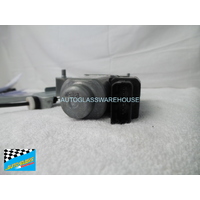 HYUNDAI ACCENT RB - 7/2011 TO 12/2019 - 5DR HATCH - DRIVER - RIGHT SIDE FRONT WINDOW REGULATOR - ELECTRIC - (SECOND-HAND)
