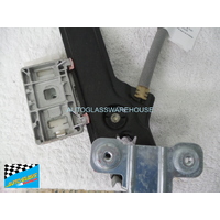FORD MUSTANG AA - 10/2015 to 11/2023 - 2DR COUPE - PASSENGER - LEFT SIDE WINDOW REGULATOR - ELECTRIC - (SECOND-HAND)
