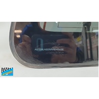 NISSAN NAVARA D23 - NP300 - 3/2015 to CURRENT - 4DR DUAL CAB - REAR WINDSCREEN GLASS - REAR SLIDER ELECTRIC (GENUINE) - SCRATCHED - (SECOND-HAND)