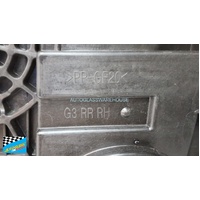 HYUNDAI i30 PD - 6/2017 TO CURRENT - 5DR HATCH - DRIVERS - RIGHT SIDE REAR WINDOW REGULATOR - (SECOND-HAND)