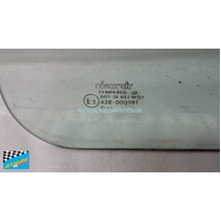 LAND ROVER DEFENDER - 1983 to CURRENT - 4DR WAGON - LEFT/RIGHT SIDE REAR SLIDING WINDOW GLASS - 530w x 415h - (SECOND-HAND)