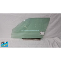 SAAB 900 MK 2 -10/1994 to 12/1998 - 5DR HATCH - PASSENGERS - LEFT  SIDE FRONT DOOR GLASS - (SECOND-HAND)