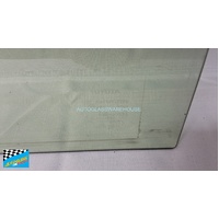 FITS A TOYOTA HIACE 200/220 - 4/2005 to 4/2019 - SLWB/LWB VAN - LEFT SIDE SLIDING DOOR - MIDDLE PIECE OF SLIDING UNIT - 425w X 420h - (SECOND-HAND)