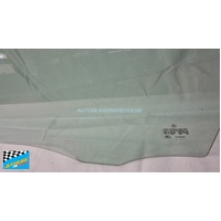 MERCEDES CLC CLASS CL203 CLC200 - 5/2001 to 5/2011 - 2DR COUPE - PASSENGERS - LEFT SIDE FRONT DOOR GLASS - 975 mm WIDE (HAS SCRATCHES) - (SECOND-HAND)