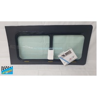 MERCEDES VITO W447 - 7/2015 to CURRENT - VAN - LEFT SIDE FRONT SLIDING ASSEMBLY GLASS FRAME - GREEN (WITH OPENING AT THE REAR OF WINDOW) - 1090w X 565