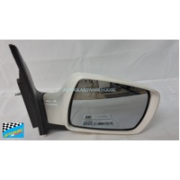 KIA GRAND CARNIVAL VQ - 2006 to 2/2015 - 5DR WAGON - DRIVERS - RIGHT SIDE MIRROR - COMPLETE - E4 02255 - WHITE - (SECOND-HAND)