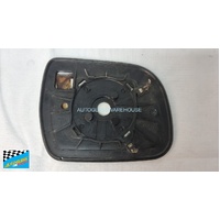 suitable for TOYOTA TARAGO ACR50R - 3/2006 to CURRENT - WAGON - PASSENGERS - LEFT SIDE MIRROR - CURVED OEM - L8404 - (SECOND-HAND)
