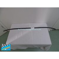 HOLDEN COMMODORE VE - 8/2006 to 1/2010 - SEDAN/WAGON/UTE - FRONT WINDSCREEN BOTTOM RETAINER ONLY (Cowl pushes into)- NEW