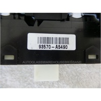 HYUNDAI i30 GD - 5/2012 to 6/2017 - 5DR HATCH - DRIVERS - RIGHT SIDE FRONT DOOR SWITCH POWER WINDOW - 93570-A5490 - (Second-hand)