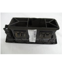 NISSAN SKYLINE R34 IMPORT - 1/1998 to 1/2001 - 4DR SEDAN - AIR CONDITIONING VENT -68750-AA005 - (Second-hand)