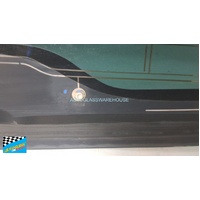 RENAULT CLIO X98 - 9/2013 to CURRENT - 5DR HATCH - REAR WINDSCREEN GLASS - GREEN WITH AERIAL (1 HOLE FOR WIPER) - (SECOND-HAND)