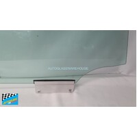 HOLDEN ASTRA AH - 10/2004 to 12/2009 - 2DR CONVERTIBLE - DRIVERS - RIGHT SIDE FRONT DOOR GLASS - WITH FITTINGS - GREEN - NEW