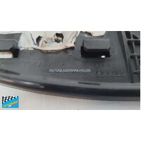 SUZUKI SWIFT RS415 - 1/2005 to 12/2010 - 5DR HATCH - PASSENGERS - LEFT SIDE MIRROR GLASS ONLY WITH BACKING - 165mm X 120mm - (SECOND-HAND)