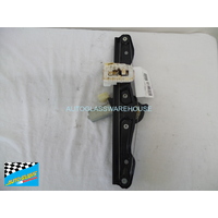 BMW 1 SERIES F20 - 10/2011 TO 10/2019 - 5DR HATCH - PASSENGERS - LEFT SIDE REAR WINDOW REGULATOR - (SECOND-HAND)
