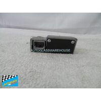 FITS A TOYOTA COROLLA MZEA12R/ZWE211R - 6/2018 TO CURRENT - 5DR HATCH - FRONT WINDSCREEN CAMERA 8646C-12010 / 036500-7973 DENSO - (SECOND-HAND)