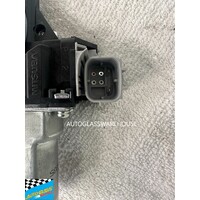 ISUZU TRUCK N SERIES - 1/2008 TO CURRENT - NARROW/WIDE CAB - DRIVERS - RIGHT SIDE FRONT WINDOW REGULATOR - (SECOND-HAND)