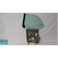 SAAB 9-3 - 10/1994 TO 1/2003 - 2DR CONVERTIBLE - DRIVERS - RIGHT SIDE REAR OPERA GLASS - ELECTRIC WIND UP - (SECOND-HAND)