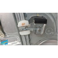 HYUNDAI i30 FD - 9/2007 TO 4/2012 -  5DR HATCH - DRIVERS - RIGHT FRONT DOOR ELECTRIC PANEL ASSY-WINDOW REGULATOR - REBUILT STRONGER - SECOND-HAND