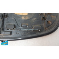 SUZUKI SWIFT RS415 - 2005 to 12/2010 - 5DR HATCH - RIGHT SIDE MIRROR - FLAT GLASS WITH BACKING - TOKAI RIKA RH R1400>PP<567290 - (SECOND-HAND)