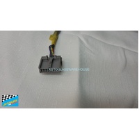 NISSAN ELGRAND E51 - 2002 to 2011 - PEOPLE MOVER - PASSENGERS - LEFT SIDE MIRROR - COMPLETE - WHITE - (SECOND-HAND)