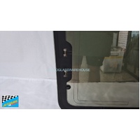 SUITABLE FOR TOYOTA REGIUS HIACE IMPORT - 1/1997 TO 1/2005 - VAN - DRIVERS - RIGHT SIDE REAR CARGO FIXED GLASS - HEATED - 3 HOLES - (SECOND-HAND)