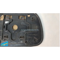 suitable for TOYOTA HILUX ZN210 - 3/2005 to 2015 - 2DR UTE - LEFT SIDE MIRROR - GENUINE CURVED GLASS WITH SR1300 BACKING PLATE - (Second-hand)