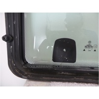 VOLKSWAGEN CARAVELLE T4 - 3/1993 to 2004 - VAN - RIGHT SIDE MIDDLE SLIDING GLASS - COMPLETE FRAME - BOLT IN - MISSING PART LATCH - (Second-hand)