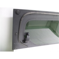 LDV V80 - 4/2013 TO CURRENT - VAN - PASSENGERS - LEFT SIDE FRONT SLIDING DOOR FIXED BONDED WINDOW GLASS - NEW