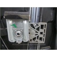 HYUNDAI TUCSON TL - 8/2015 TO 3/2021 - 5DR WAGON - LEFT SIDE FRONT WINDOW REGULATOR - (SECOND-HAND)