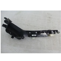 HYUNDAI i30 GD - 5/2012 to 6/2017 - 5DR HATCH - DRIVERS - RIGHT SIDE FRONT DOOR SWITCH POWER WINDOW - 93570-A5490 - (Second-hand)