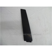 NISSAN SKYLINE R33 - 1/1993 to 1/1998 - 2DR COUPE - RIGHT SIDE FRONT PILLAR MOULD - 76890 22U00 - (Second-hand)