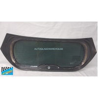 RENAULT CLIO X98 - 9/2013 to CURRENT - 5DR HATCH - REAR WINDSCREEN GLASS - GREEN WITH AERIAL (1 HOLE FOR WIPER) - (SECOND-HAND)